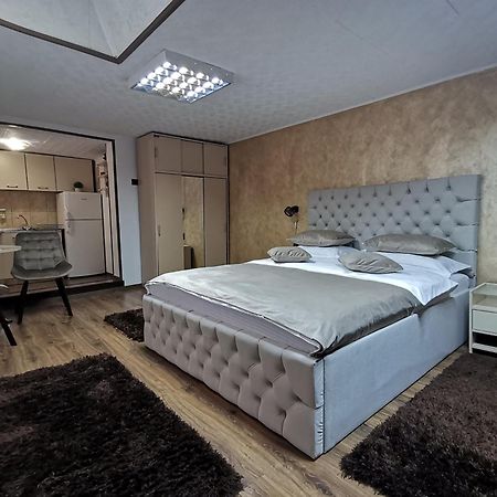 Shelby Accommodation -Adult Only- Sinaia Exteriör bild