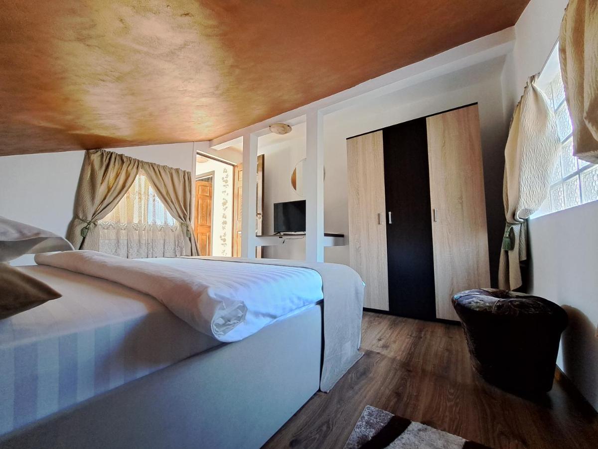 Shelby Accommodation -Adult Only- Sinaia Exteriör bild