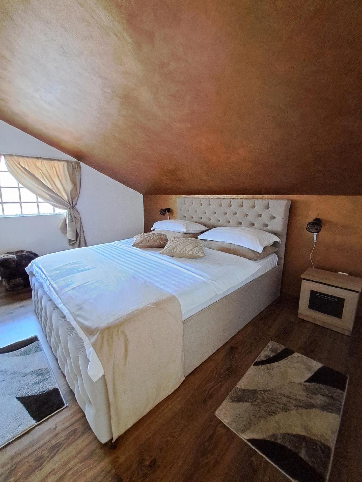 Shelby Accommodation -Adult Only- Sinaia Exteriör bild