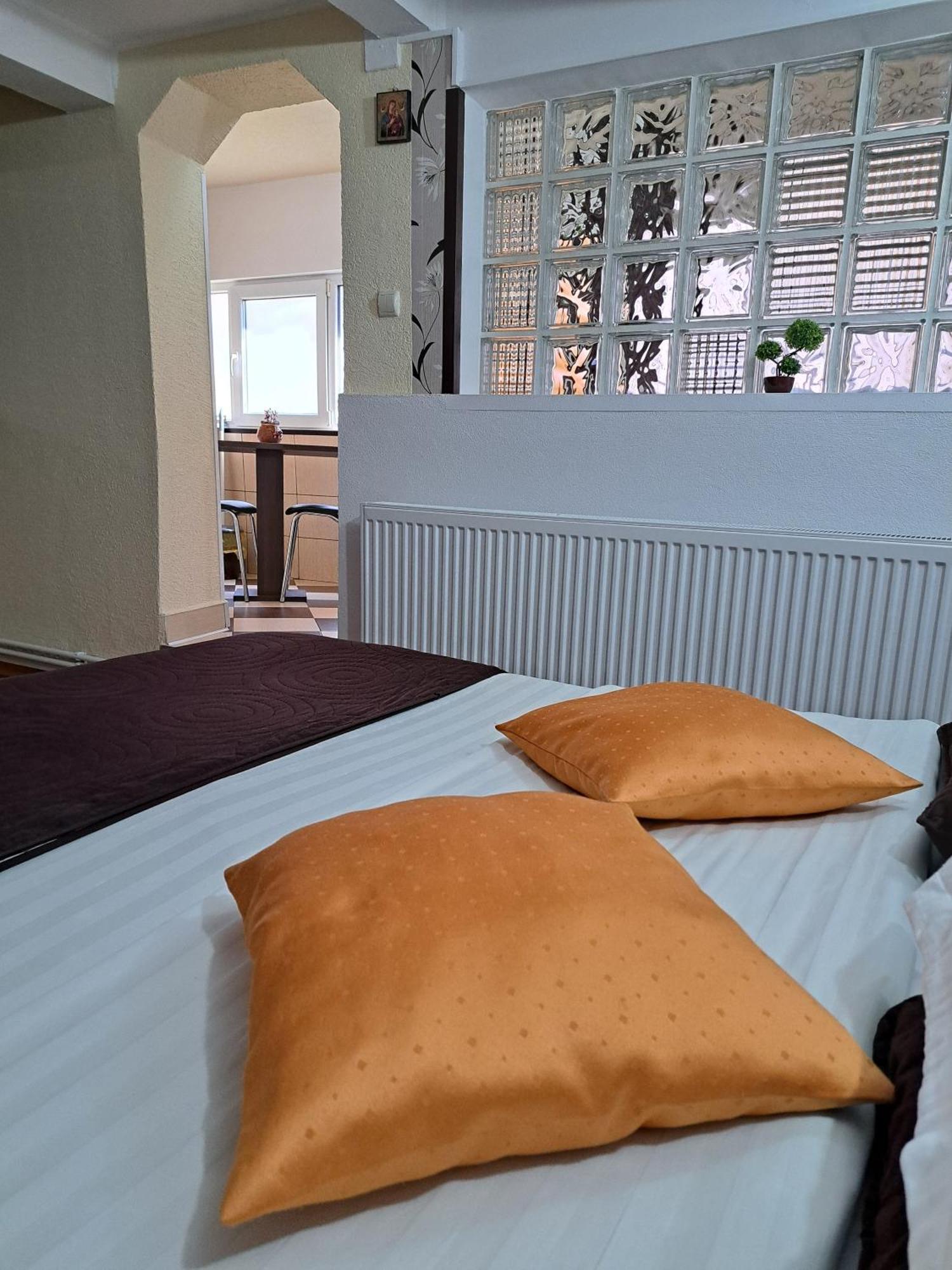 Shelby Accommodation -Adult Only- Sinaia Exteriör bild