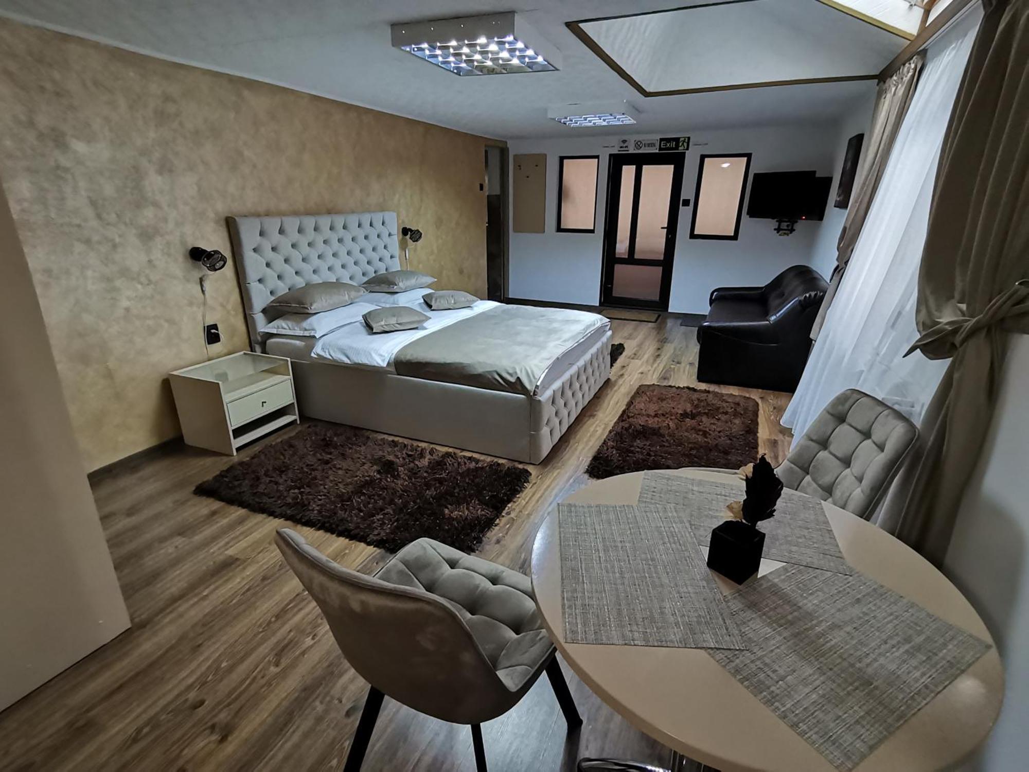 Shelby Accommodation -Adult Only- Sinaia Exteriör bild