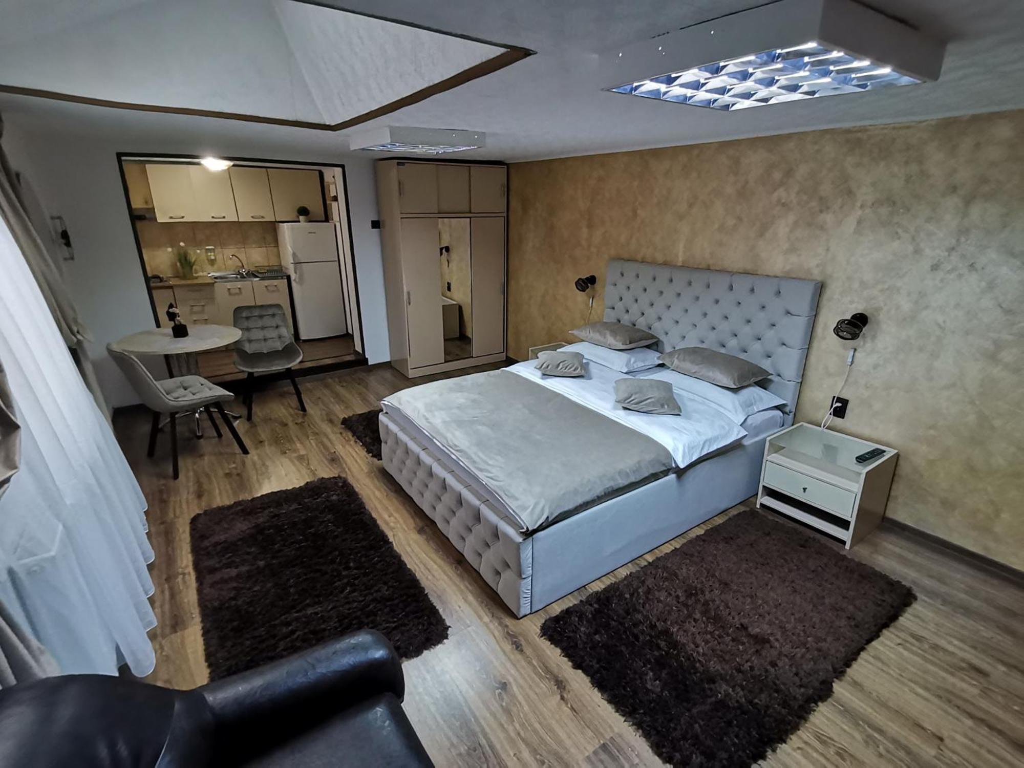 Shelby Accommodation -Adult Only- Sinaia Exteriör bild